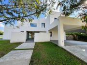 Casa a estrenar en venta en barrio cerrado San Matias...
