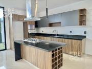 Casa a estrenar en venta en Coto Cerezo Valle Imperial,...