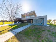 Casa a estrenar en venta en Haras de Funes club de campo