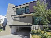 Casa a Estrenar en Venta en Puerta del Bosque