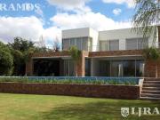 Casa a la laguna con 4 dormitorios en alquiler en Santa...