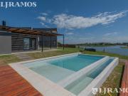 Casa a la laguna en Área 1 – Pileta infinita y vista...