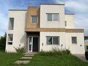 Casa a la laguna en El Cantón