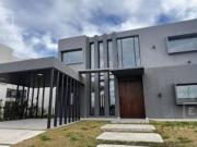 Casa a la laguna en venta, 5 dormitorios, dependencia,...