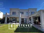 Casa a la laguna en venta, Barrio Cerrado, Escobar, GBA...