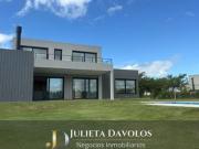 Casa a la laguna en Venta El Canton Barrio Islas Escobar