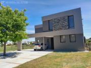 Casa a la laguna en venta en San Matias