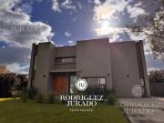 Casa a la Laguna en venta o alquiler en El Canton