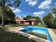 Casa a la venta 2 dormitorios patio verde y pileta en Funes