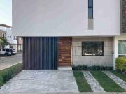 Casa a la venta al sur de la ciudad habitación en planta...