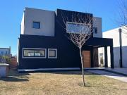 CASA A LA VENTA CON 2 DORMITORIOS BARRIO CERRADO SAN PABLO CASA A LA VENTA CON 2 DORMITORIOS BARRIO CERRADO SAN PABLO