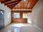 CASA A LA VENTA CON COCHERA Y ESPACIO DE LOCAL