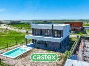 Casa a la venta con pileta en Amarras, Puertos, Escobar
