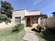 CASA A LA VENTA DE 3 AMBIENTES EN EL CENTRO DE CAÑUELAS