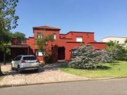 CASA A LA VENTA EN BARRIO CERRADO