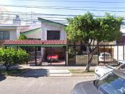 CASA A LA VENTA EN FRACCIONAMIENTO JARDINES DE LA CRUZ,...