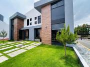 “CASA A LA VENTA EN PRIVADA”