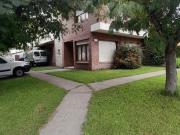 Casa a la venta tres ambientes, excelente estado