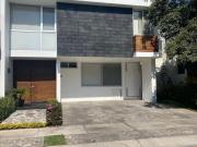 CASA A LADO DEL TEC EN CONDOMINIO PRIVADO CON CASA CLUB