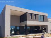 Casa a laguna en San Matias. 4 dormitorios! Pileta!