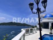 CASA A LOS RISCOS CON FRENTE AL MAR Y UNA VISTA...