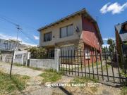 Casa a metros del lago, con 4 unidades funcionales para...