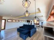 Casa à na Granja Viana, 4 suítes, com 496.71 m², Cond....