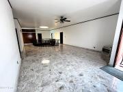 Casa a pie de calle, sala de TV, 5 recamaras, estudio...