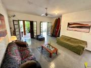 CASA A POUCOS METROS DO MAR NA PRAIA DE ITAMAMBUCA, LADO PAR