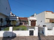 CASA A RECICLAR DE 3 AMBIENTES CON GARAJE Y PARQUE EN...