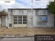 Casa a reciclar en amplio lote en Lamadrid 174