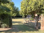 Casa a refaccionar con gran parque, pileta y excelente...