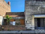 Casa con gran terreno a refaccionar en barrio sur