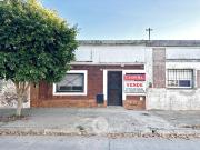 Casa a refaccionar en Venta. 2 dorm. Patio. Centro Zárate