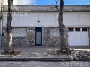 Casa a refaccionar. Excelente ubicación! cercana a Plaza... Casa a refaccionar. Excelente ubicación! cercana a Plaza...