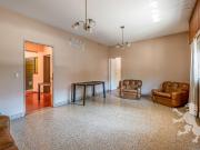 CASA VENTA 3 AMBIENTES AMPLIA TERRAZA PATERNAL