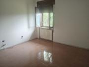 CASA A SAREGO IN VENDITA CON DUE APPARTAMENTI E GARDINO