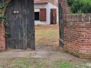 Casa a terminar sobre excelente lote a metros del bosque...