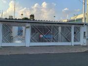 Casa com 4 dormitórios à venda, 136 m² por R$...