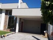 Casa com 3 dormitórios à venda, 155 m² por R$...