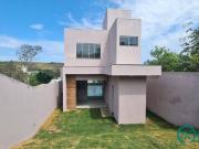 Casa com 4 dormitórios à venda, 211 m² por R$...