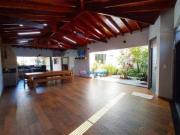 Casa com 4 dormitórios à venda, 225 m² por R$...