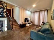 Casa com 3 dormitórios à venda, 264 m² por R$...