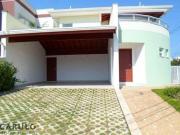 Casa com 4 dormitórios à venda, 276 m² por R$...
