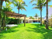 Casa com 4 dormitórios à venda, 300 m² por R$...