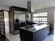 Casa com 3 dormitórios à venda, 368 m² por R$...