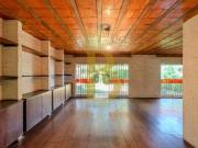 Casa á venda 400m² em rua fechada, com 04 dormitórios e...