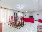 Casa á venda, 5 dormitórios e 7 vagas de garagem, com...