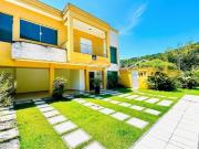 Casa à Venda 5 Dormitórios, Piscina e Espaço Gourmet...