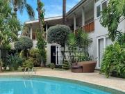 Casa a venda, 5 quartos, 4 suítes, 6 vagas, no bairro...